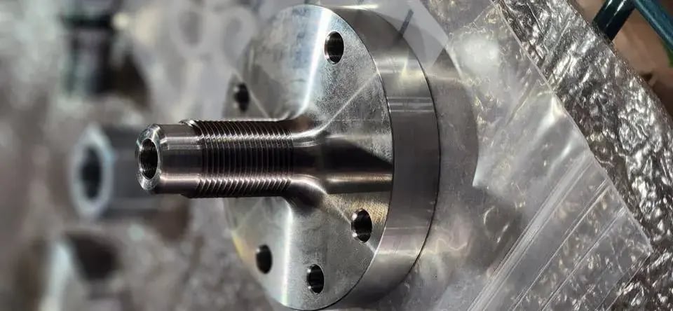 Turned, milled, cross-drilled — finished in one clamping. at Dynamics Group