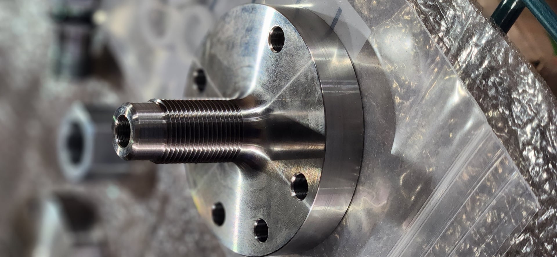 Turned, milled, cross-drilled — finished in one clamping. at Dynamics Group